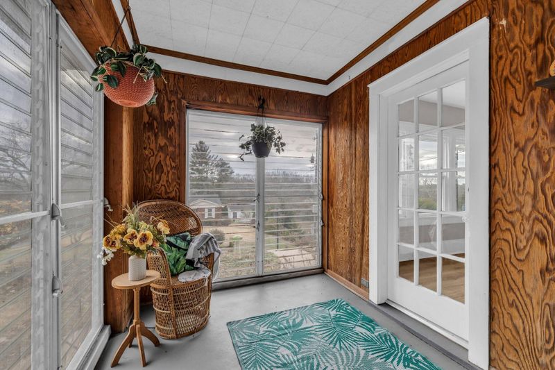 225 Longview Dr, Rossville, GA 30741