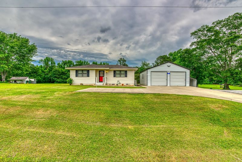 5979 County Road 200, Florence, AL 35633