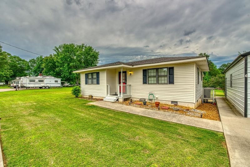 5979 County Road 200, Florence, AL 35633