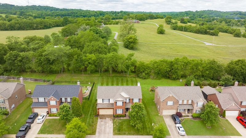 1042 Addington Rd, Hendersonville, TN 37075