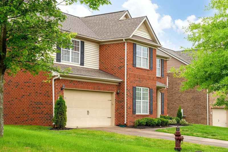 1042 Addington Rd, Hendersonville, TN 37075