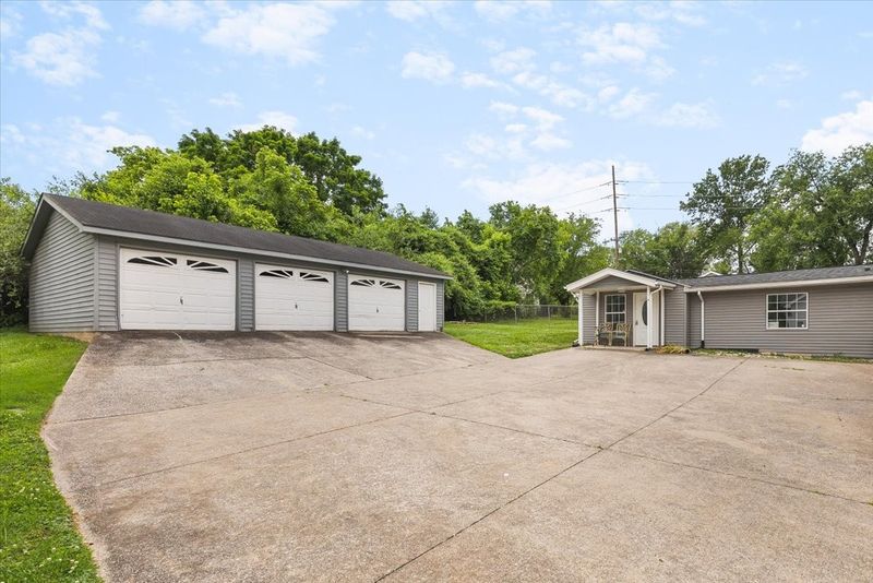 416 Anderson Ln, Madison, TN 37115