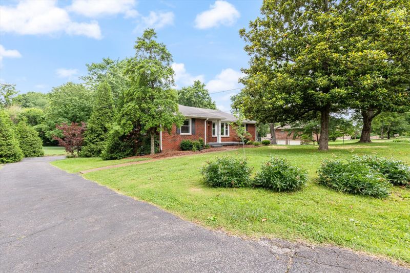 2720 Crestdale Dr, Nashville, TN 37214