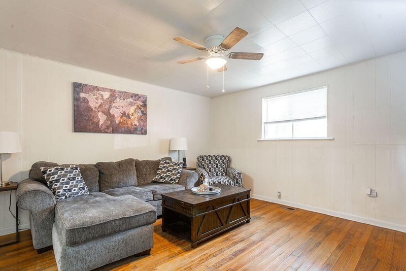 9 Opal Rd, Rossville, GA 30741