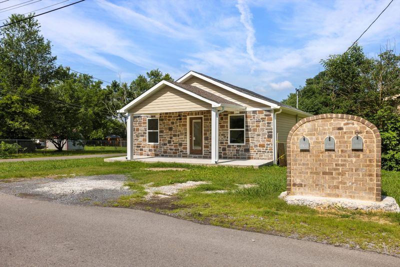 729 Henderson Ave, Rossville, GA 30741