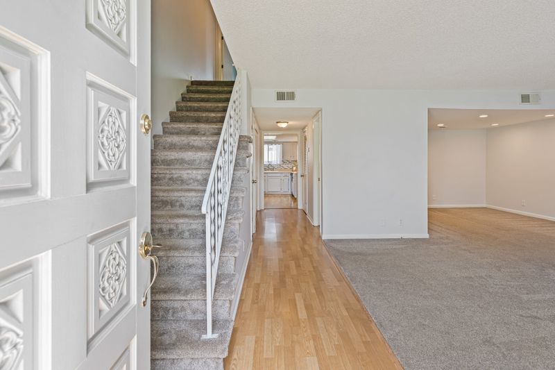 204 Lake Chateau Dr, Hermitage, TN 37076