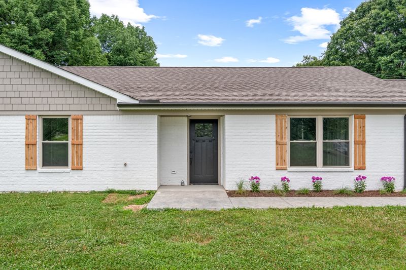 136 Pack Annex Rd, White Bluff, TN 37187