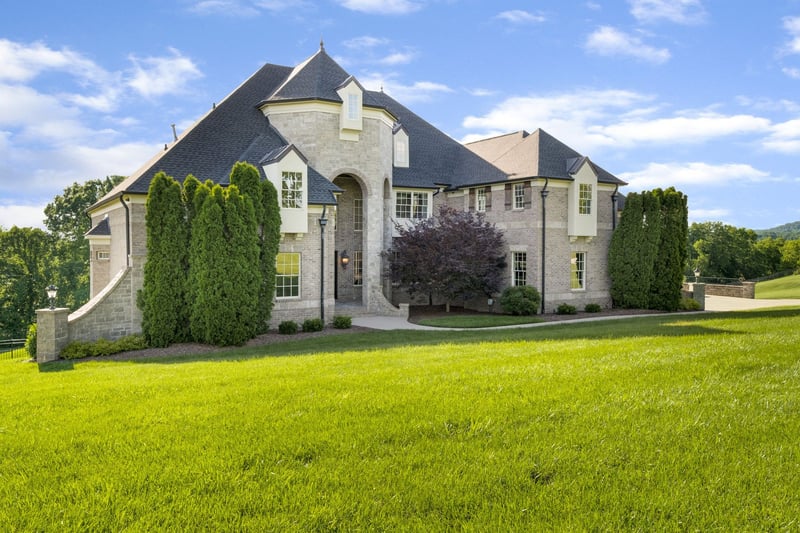 5537 Hawks Landing Dr, Arrington, TN 37014