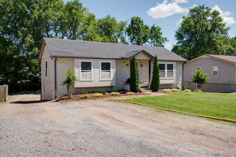 211 Evergreen Cir, Hendersonville, TN 37075