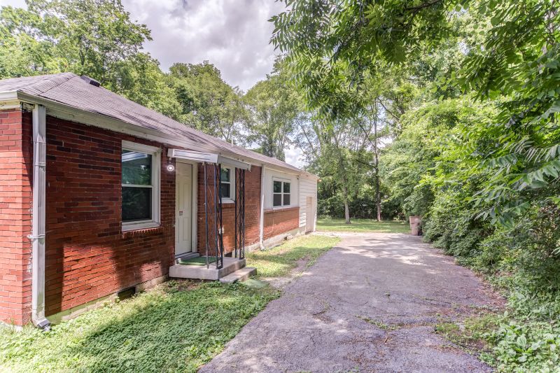 702 Drummond Dr, Nashville, TN 37211