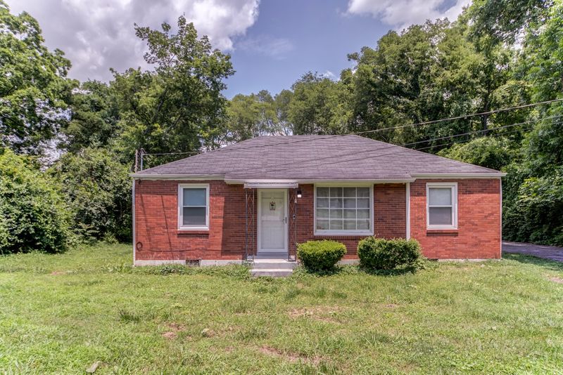 702 Drummond Dr, Nashville, TN 37211