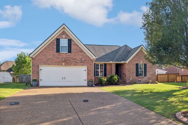 2415 Amber Glen Dr, Murfreesboro, TN 37128