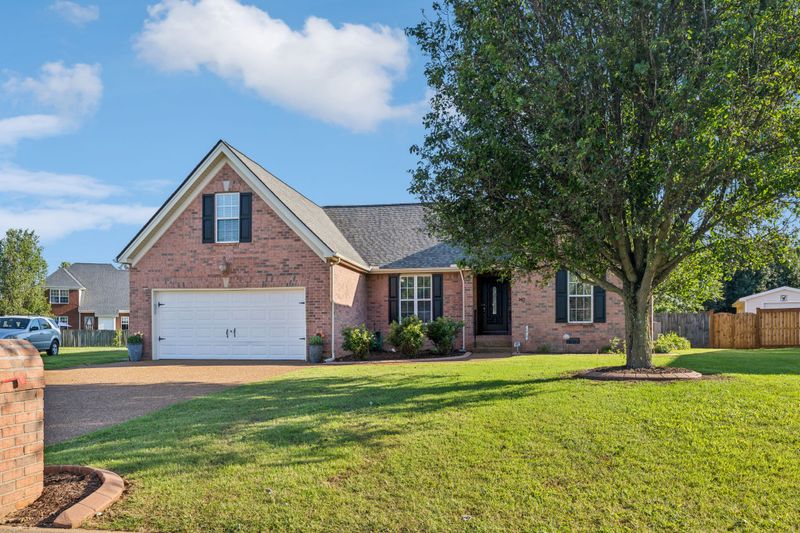 2415 Amber Glen Dr, Murfreesboro, TN 37128