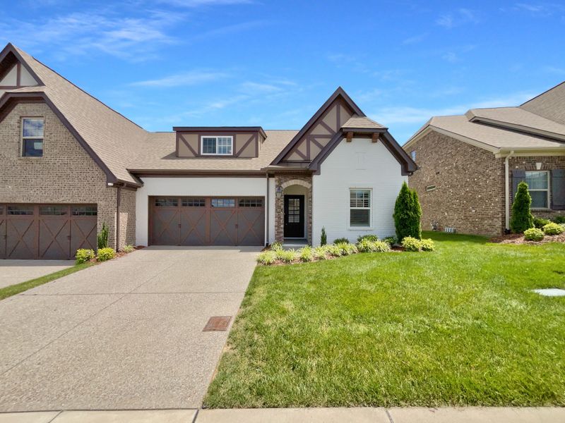 901 Cherry Grove Dr, Hendersonville, TN 37075