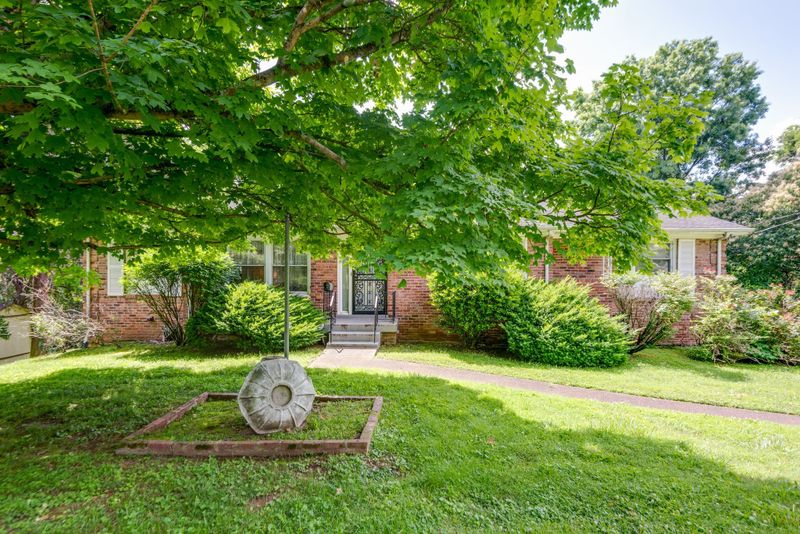 416 Hollydale Dr, Nashville, TN 37217