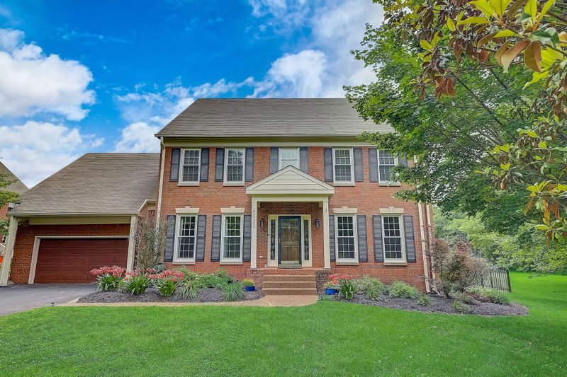 6322 Chickering Woods Dr, Nashville, TN 37215