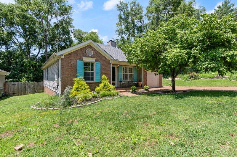 5260 Village Trce, Nashville, TN 37211