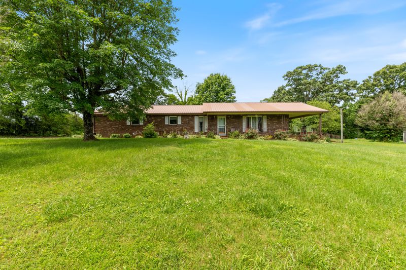 1733 Old Columbia Rd, Dickson, TN 37055
