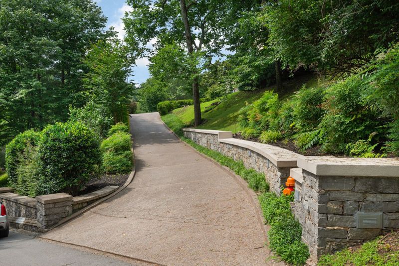 301 Estbury Ct, Nashville, TN 37215
