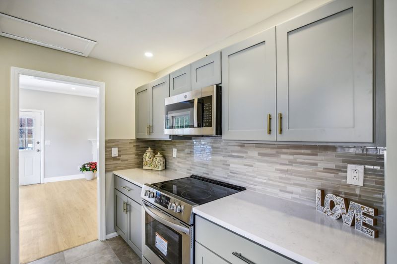 588 Castlegate Dr, Nashville, TN 37217