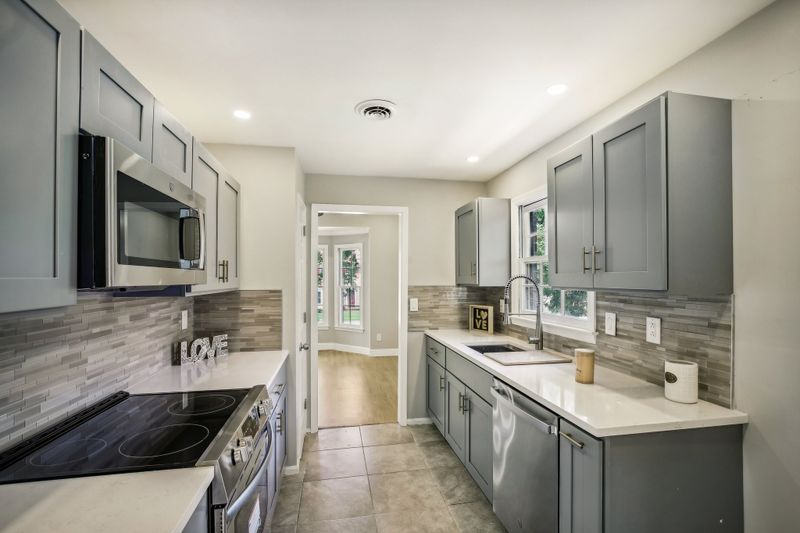 588 Castlegate Dr, Nashville, TN 37217