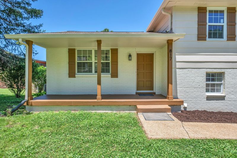 817 Hermitage Rdg, Hermitage, TN 37076