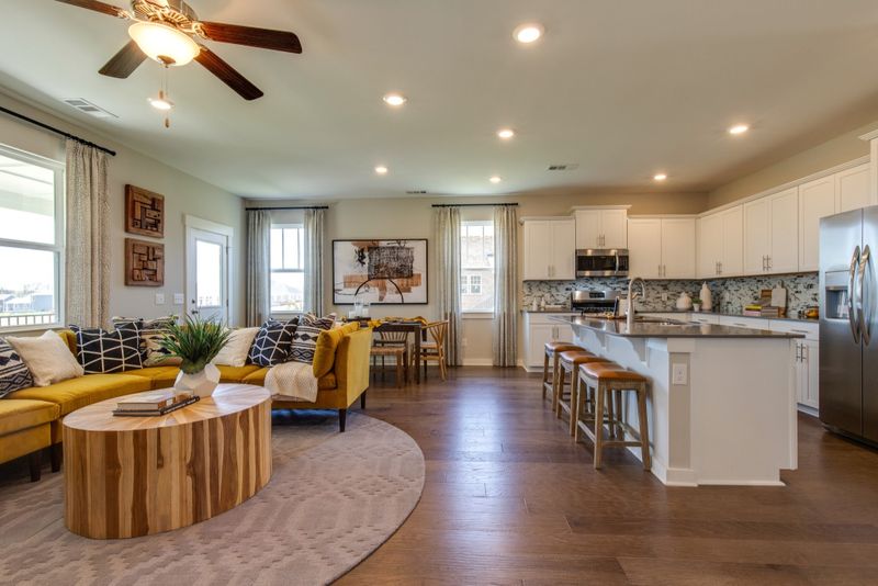 869 Nightingale Ave, Hendersonville, TN 37075