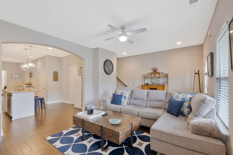 978 Cherry Grove Dr, Hendersonville, TN 37075