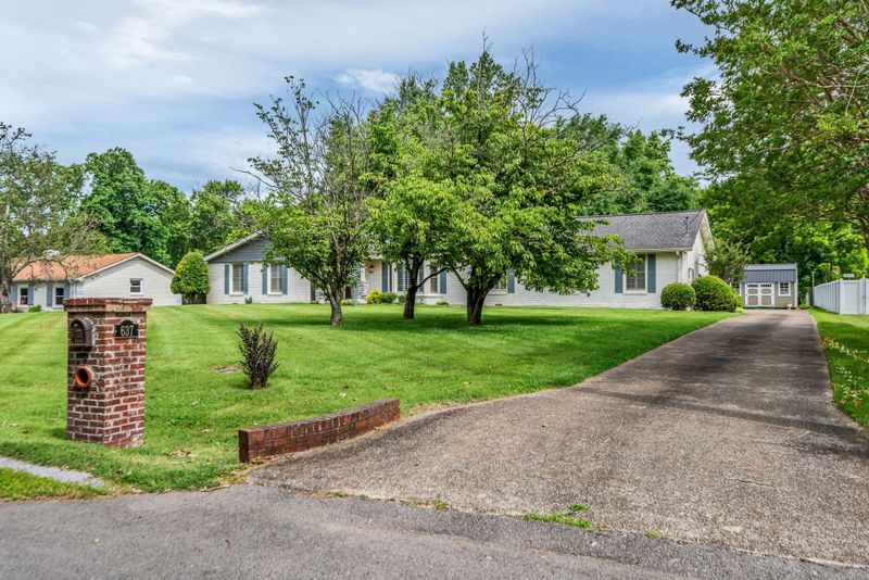 637 Hidden Acres Dr, Madison, TN 37115