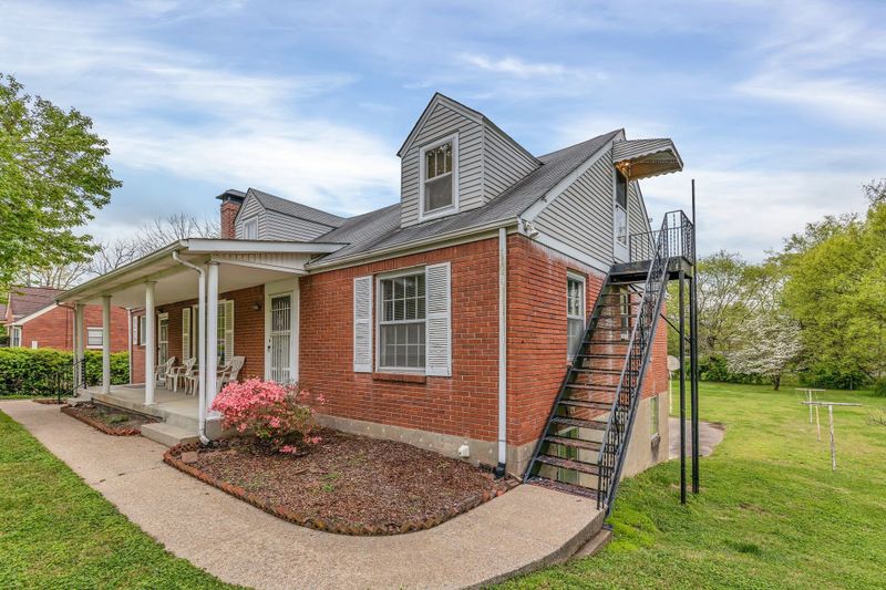 718 Greymont Dr, Nashville, TN 37217