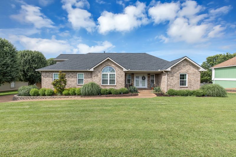 1213 Hunters Point Ln, Spring Hill, TN 37174
