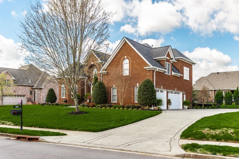 1055 Dorset Dr, Hendersonville, TN 37075