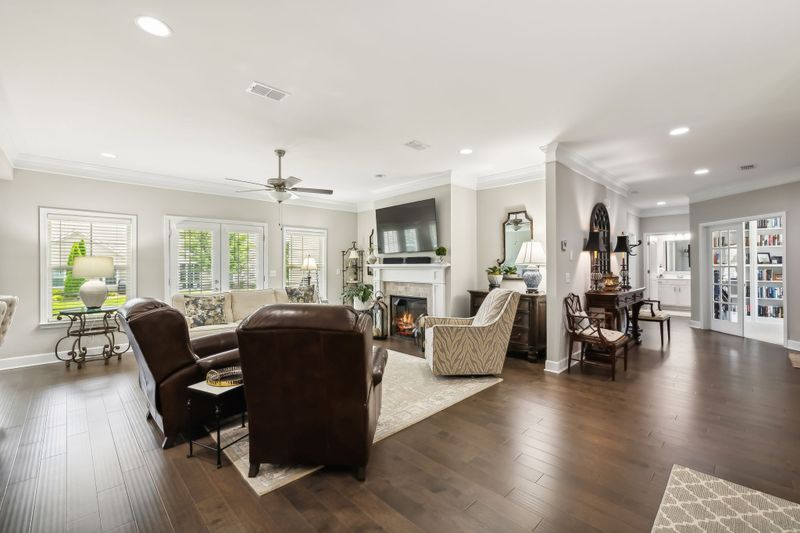 2349 Stonecenter Ln, Murfreesboro, TN 37128