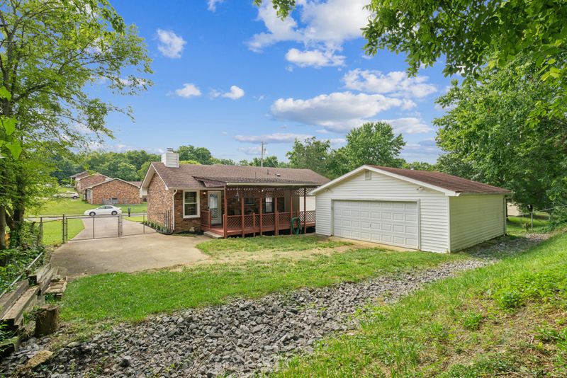 111 Forest View Dr, Hendersonville, TN 37075