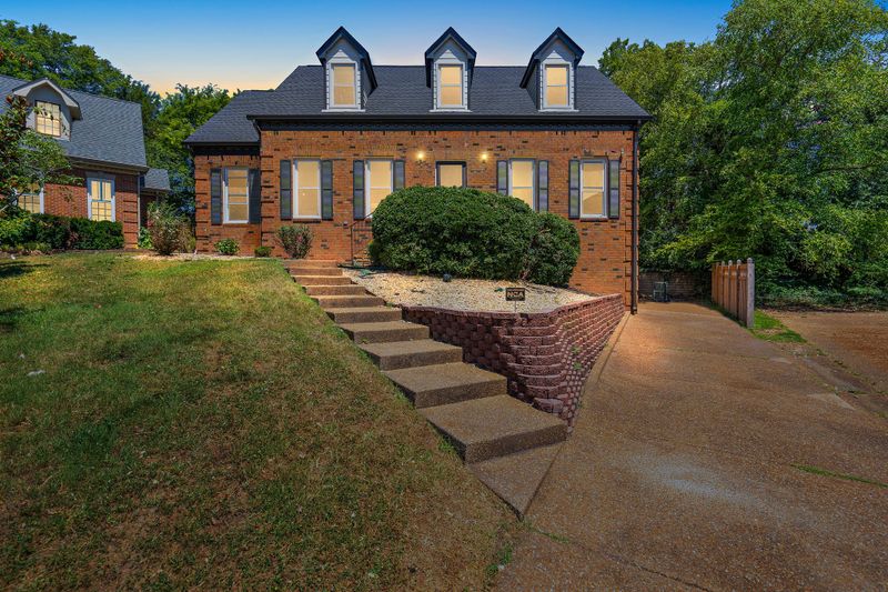 7416 River Park Dr, Nashville, TN 37221