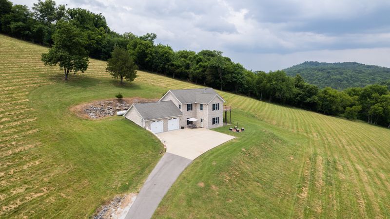 28 Windy Hollow Ln, Elmwood, TN 38560