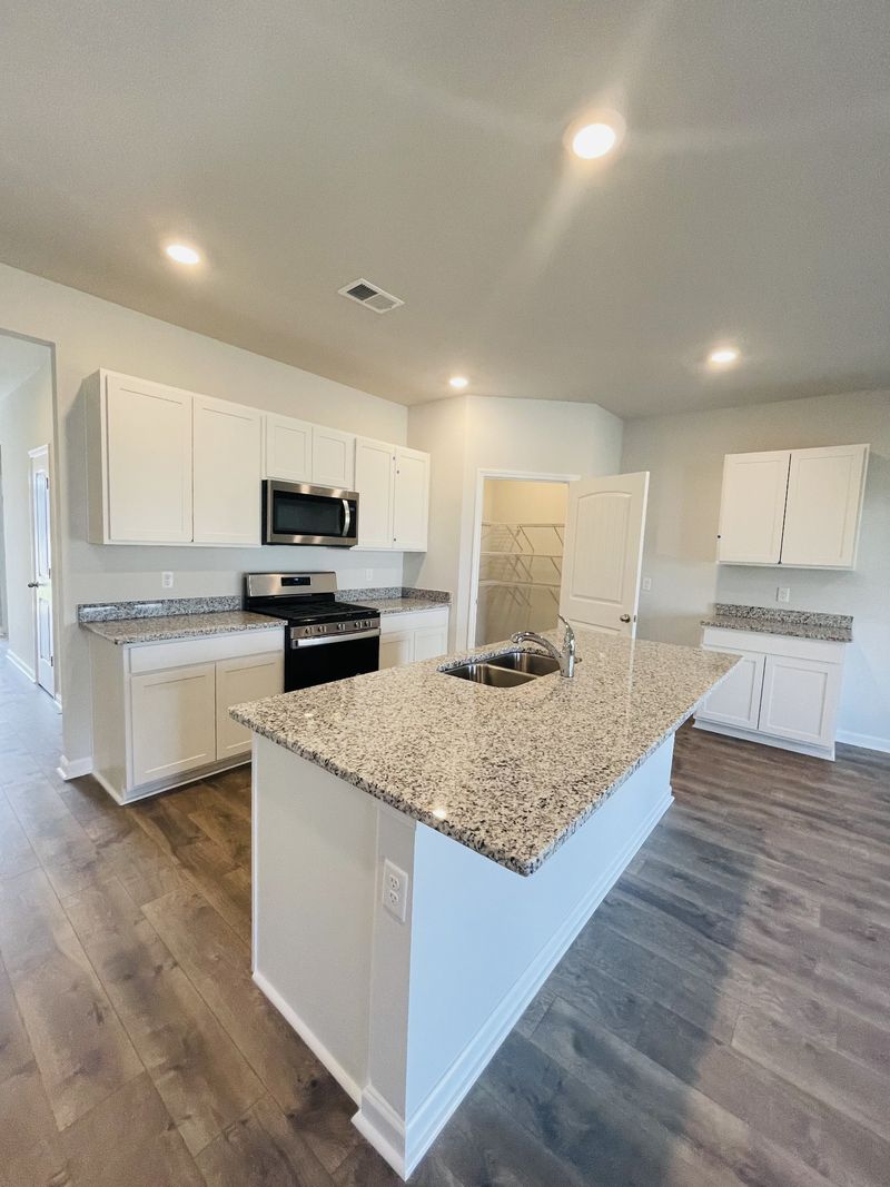 6901 Sunny Parks Dr, White House, TN 37188
