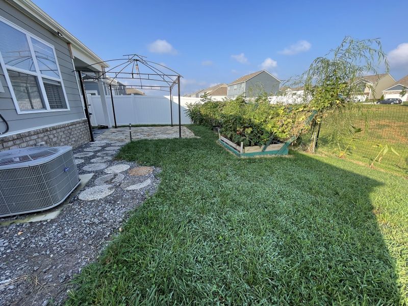 6901 Sunny Parks Dr, White House, TN 37188