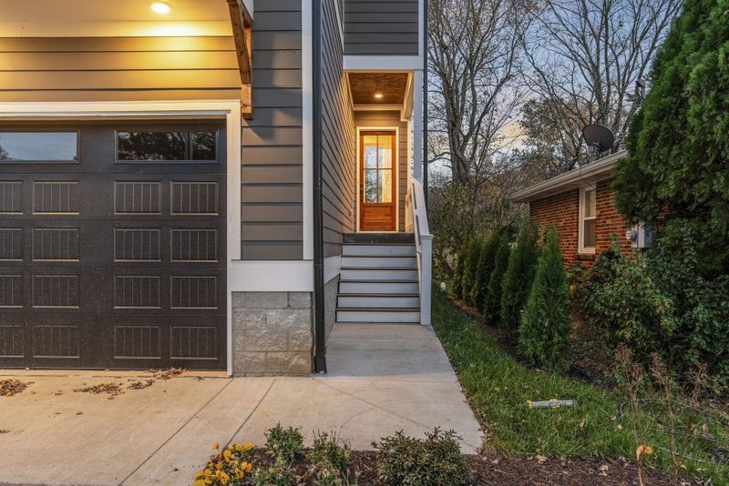 651 Mcmurray Dr, Nashville, TN 37211