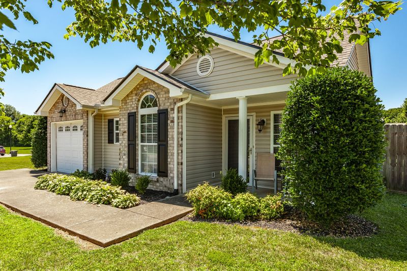 136 Pierre Pl, White House, TN 37188
