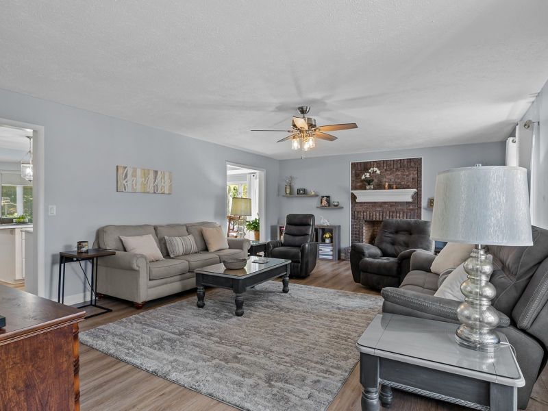 112 Shady Oak Dr, Dickson, TN 37055