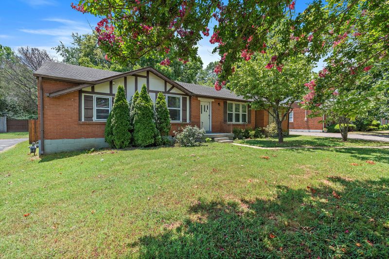 613 Harding Pl, Nashville, TN 37211