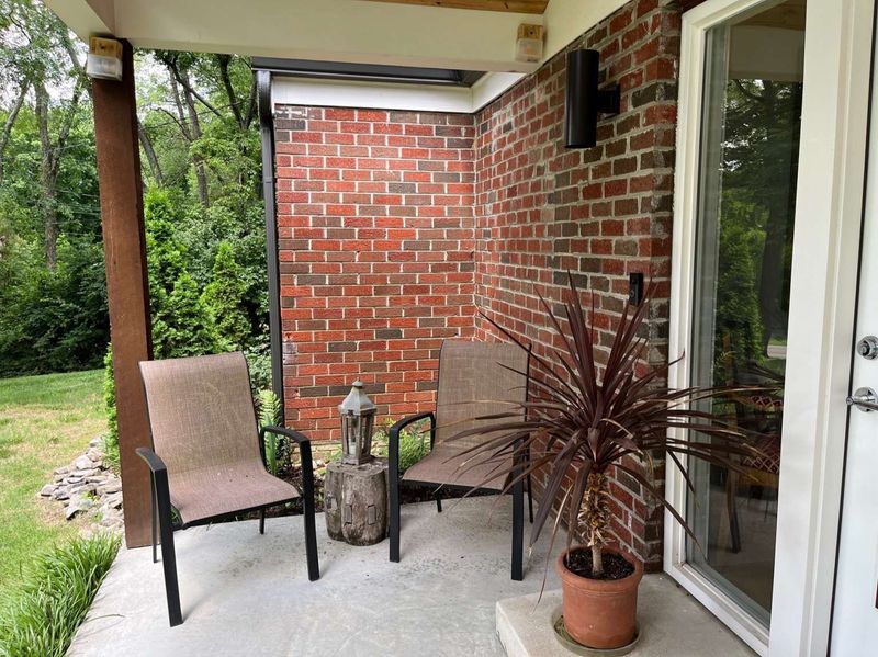 820 Russleo Dr, Nashville, TN 37209