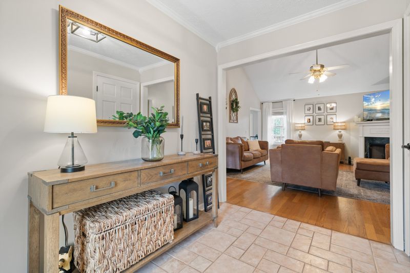 2042 Skyhawk Ct, White House, TN 37188