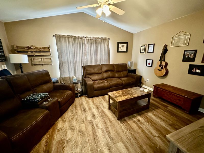 102 Meadow Creek Ct, Hendersonville, TN 37075
