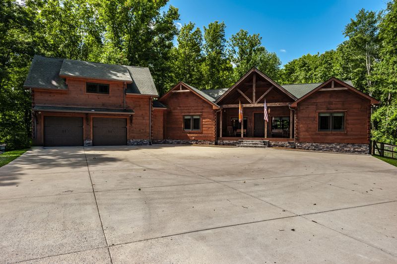 562 Ridgeview Dr, Pegram, TN 37143