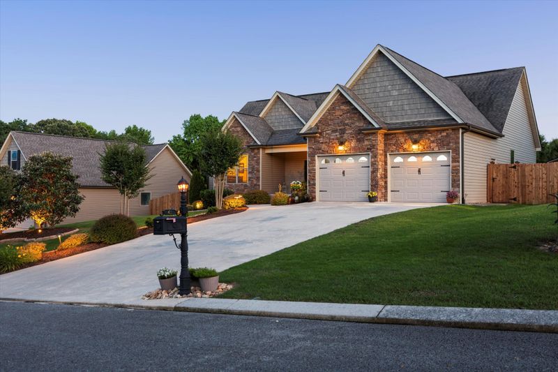41 Cheshire Crossing Dr, Rock Spring, GA 30739