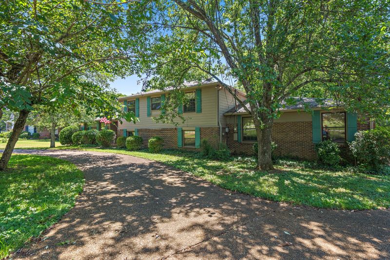 6046 Bethany Blvd, Nashville, TN 37221