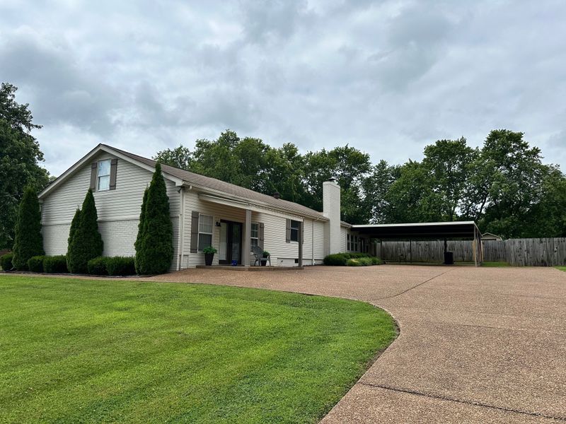 1350 Dickerson Bay Dr, Gallatin, TN 37066