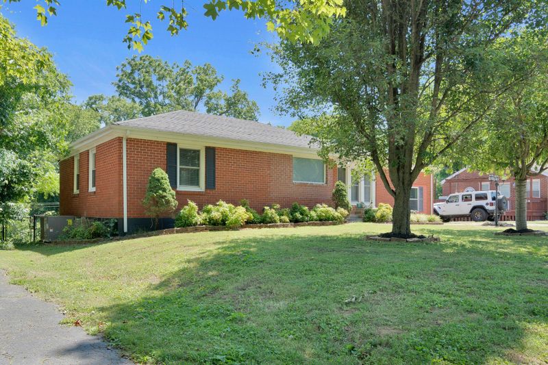 213 Amherst Dr, Nashville, TN 37214